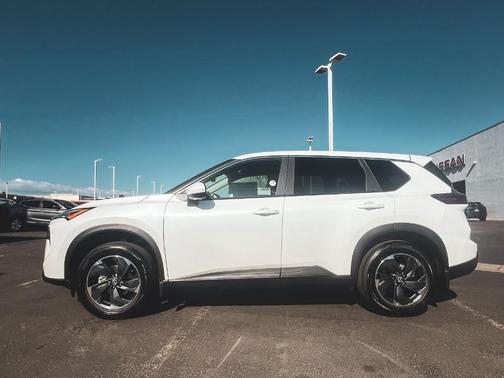 Everest White P 2026 Nissan Rogue SV