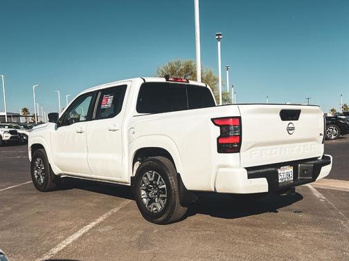 2024 Nissan Frontier SL