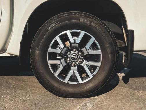 2024 Nissan Frontier SL