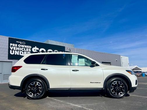 2020 Nissan Pathfinder SV