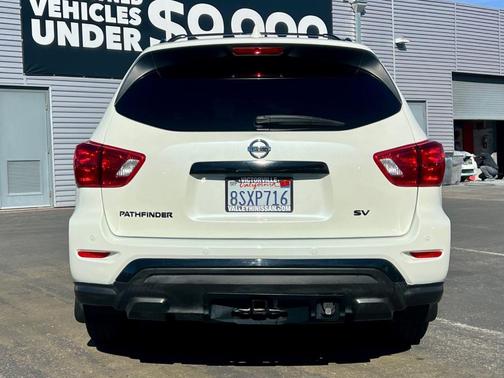 2020 Nissan Pathfinder SV