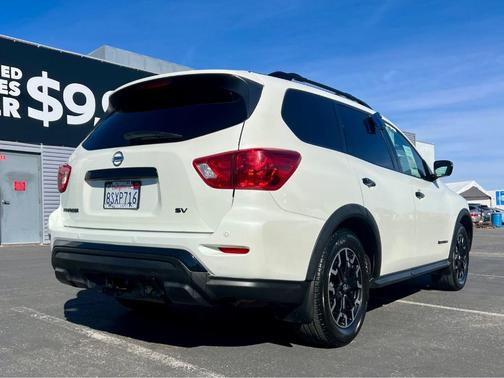 2020 Nissan Pathfinder SV