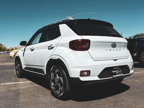 Ceramic White 2022 Hyundai VENUE Limited