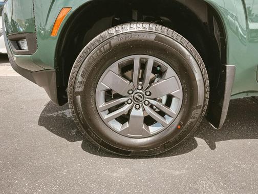 2025 Nissan Frontier SV