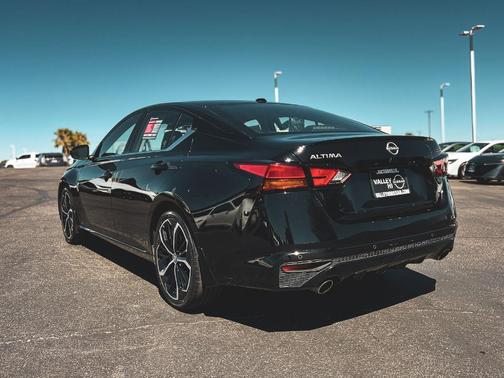 Black 2025 Nissan Altima SR