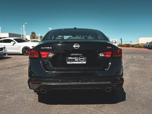 Black 2025 Nissan Altima SR
