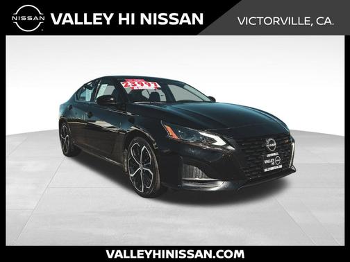 Black 2025 Nissan Altima SR