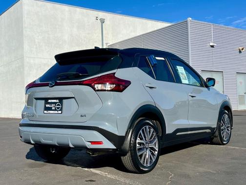 2021 Nissan Kicks SR