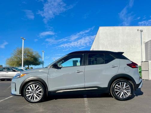 2021 Nissan Kicks SR