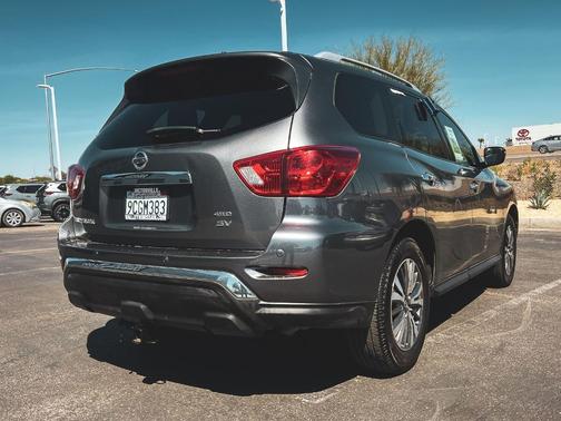 2020 Nissan Pathfinder SV