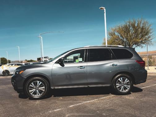 2020 Nissan Pathfinder SV