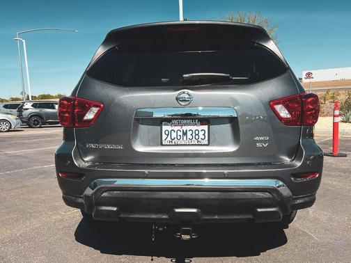 2020 Nissan Pathfinder SV