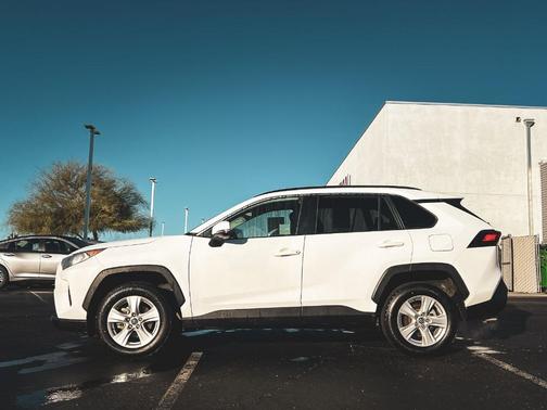 2020 Toyota RAV4 XLE