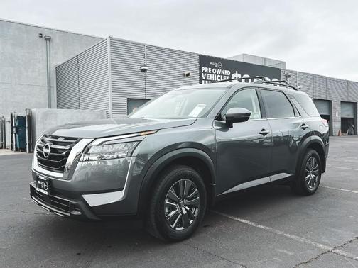 2025 Nissan Pathfinder SV