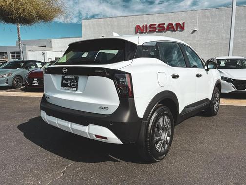 2025 Nissan Kicks S