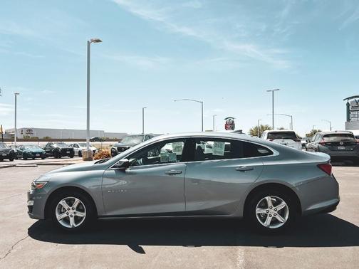 Sterling Gray Metallic 2024 Chevrolet Malibu LT