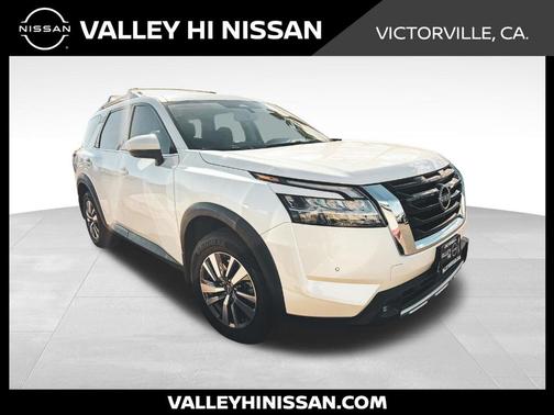 White 2022 Nissan Pathfinder SL