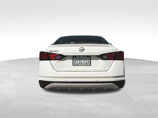 Glacier White 2025 Nissan Altima SV