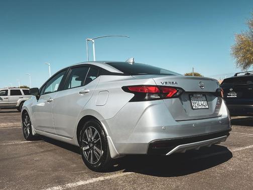 Brilliant Silver Metallic 2025 Nissan Versa 1.6 SV
