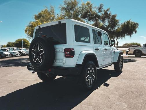 Bright White Clearcoat 2024 Jeep Wrangler Sahara