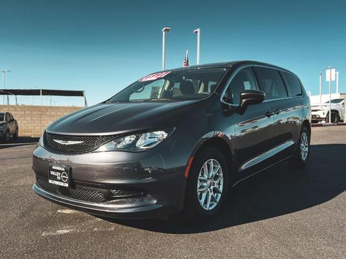 Granite Crystal Clearcoat Metallic 2023 Chrysler Voyager LX