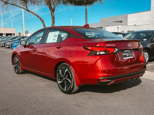 2025 Nissan Versa 1.6 SR