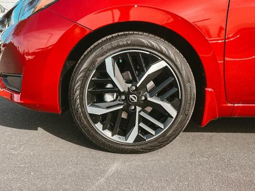 2025 Nissan Versa 1.6 SR