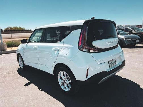 Snow White Pearl 2024 Kia Soul LX