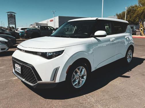 Snow White Pearl 2024 Kia Soul LX