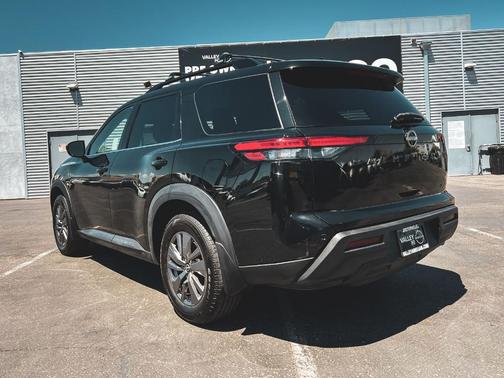 Black 2022 Nissan Pathfinder SV