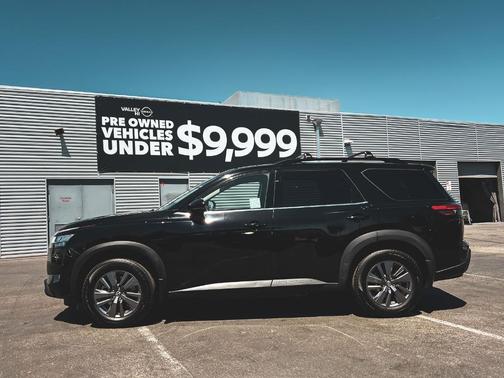 Black 2022 Nissan Pathfinder SV