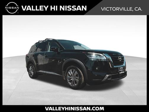 Black 2022 Nissan Pathfinder SV