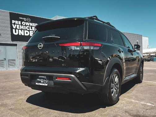 Black 2022 Nissan Pathfinder SV