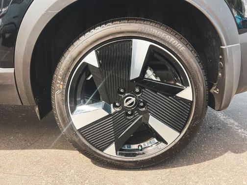 Super Black 2026 Nissan Kicks SR