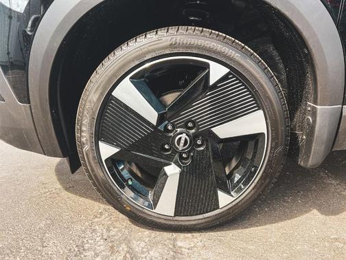 Super Black 2026 Nissan Kicks SR
