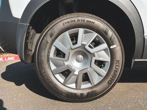 Fresh Powder 2026 Nissan Kicks S