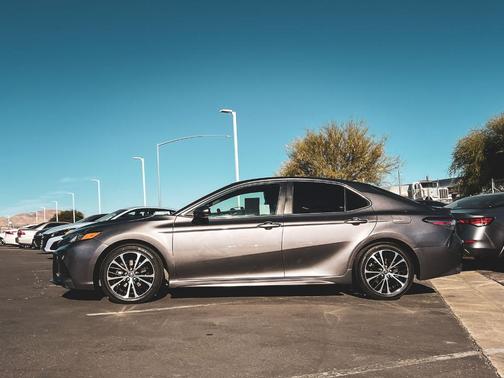 2019 Toyota Camry SE