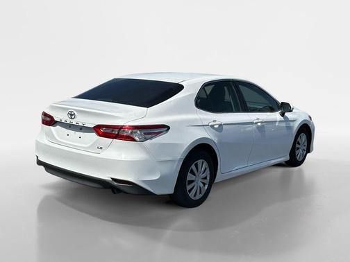 Super White 2018 Toyota Camry LE