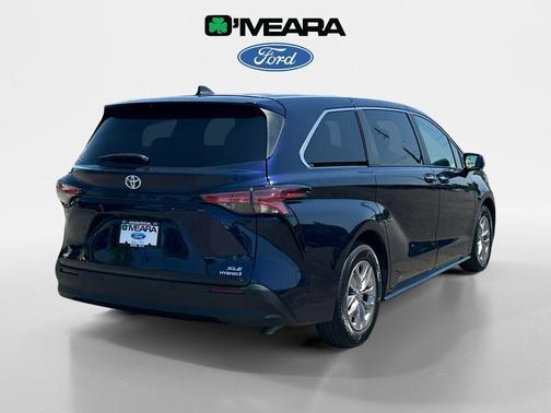 2022 Toyota Sienna XLE