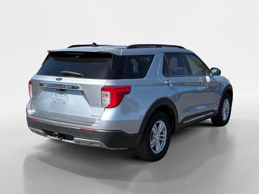 Iconic Silver Metallic 2023 Ford Explorer XLT