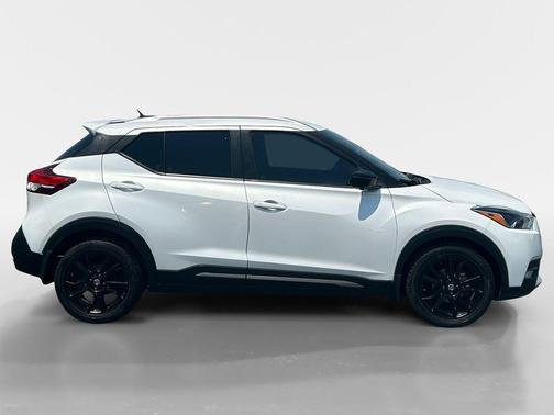 Aspen White 2020 Nissan Kicks SR