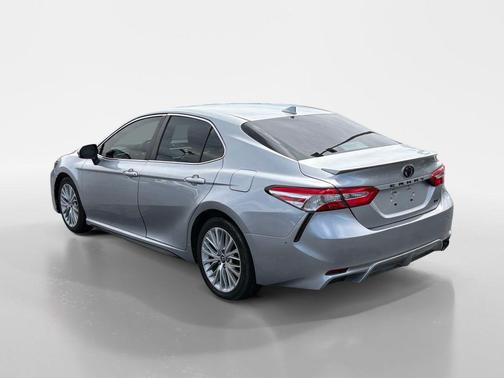 Celestial Silver Metallic 2020 Toyota Camry SE