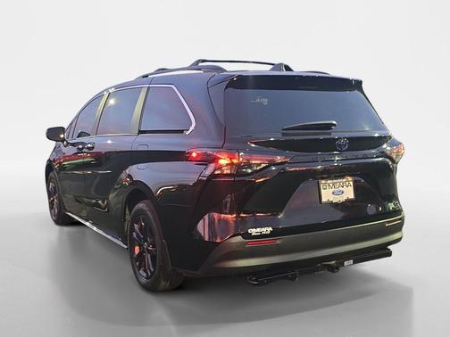 2024 Toyota Sienna Woodland Edition