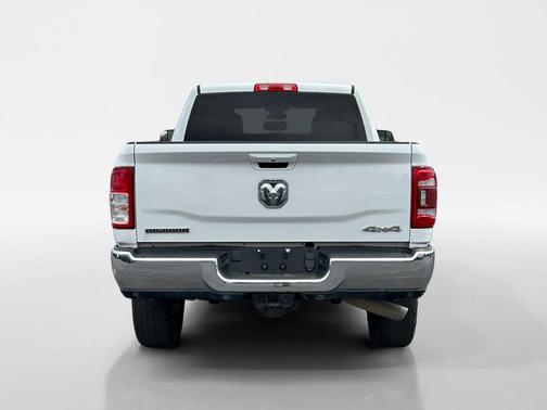 Bright White Clearcoat 2022 RAM 2500 Big Horn