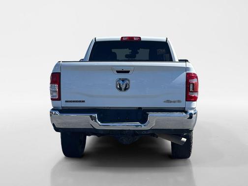Bright White Clearcoat 2022 RAM 2500 Big Horn