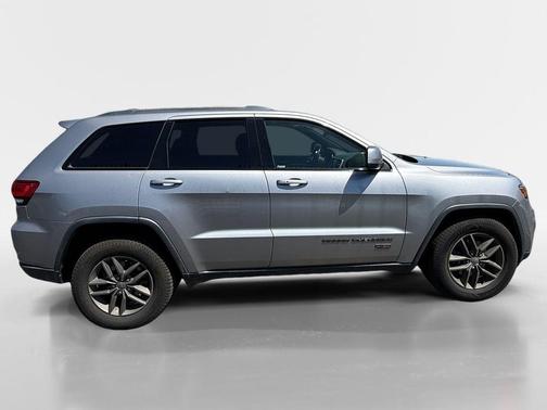 Billet Silver Metallic Clearcoat 2017 Jeep Grand Cherokee Laredo