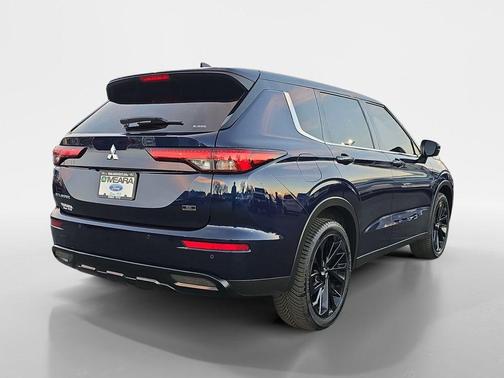 2023 Mitsubishi Outlander SE