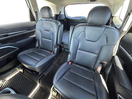 Glacial White Pearl 2022 Kia Telluride S