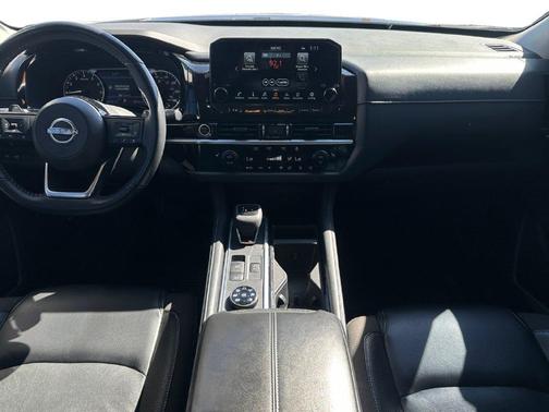 Black 2022 Nissan Pathfinder SL