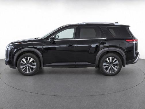 Black 2022 Nissan Pathfinder SL